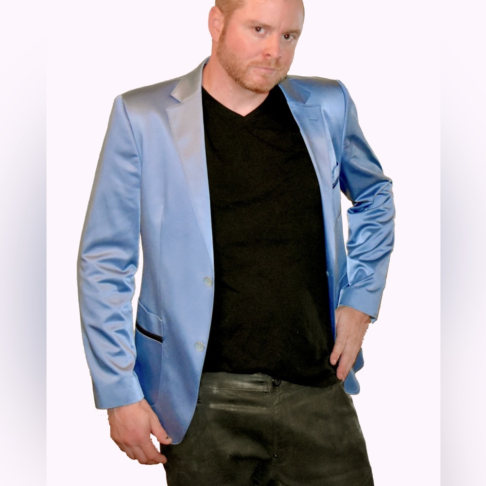 Beautiful bright blue Men’s Jacket.Worn twice.Great condition.US Large/slim fit